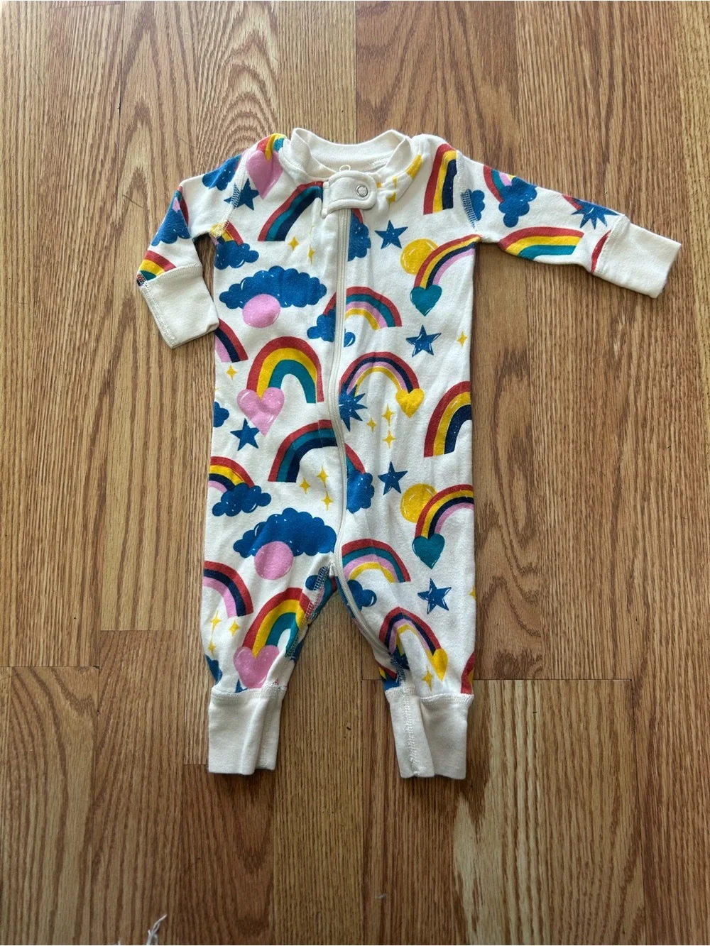 Hanna Andersson Rainbow and Navy Holiday Print Footed One-Pieces Size 50/US 0-3